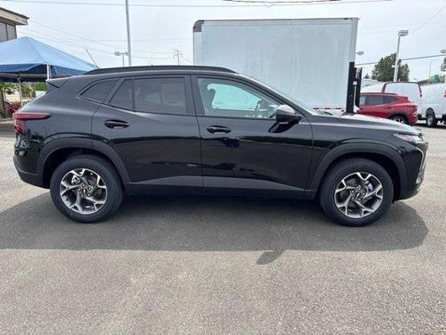 Mosaic Black Metallic 2026 Chevrolet Trax LT