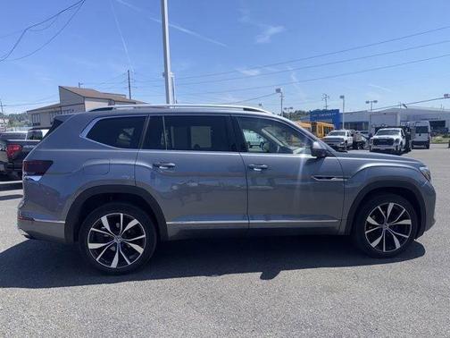 Platinum Gray Metallic 2024 Volkswagen Atlas 2.0T SEL Premium R-Line