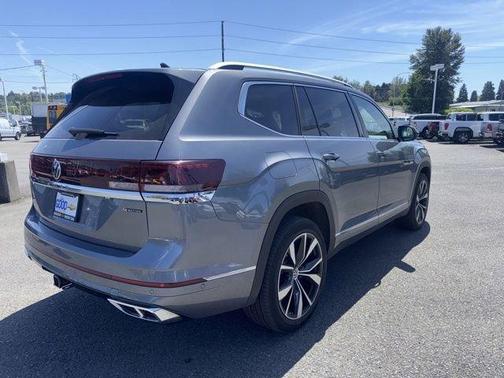 Platinum Gray Metallic 2024 Volkswagen Atlas 2.0T SEL Premium R-Line
