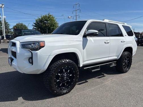 Super White 2018 Toyota 4Runner SR5 Premium