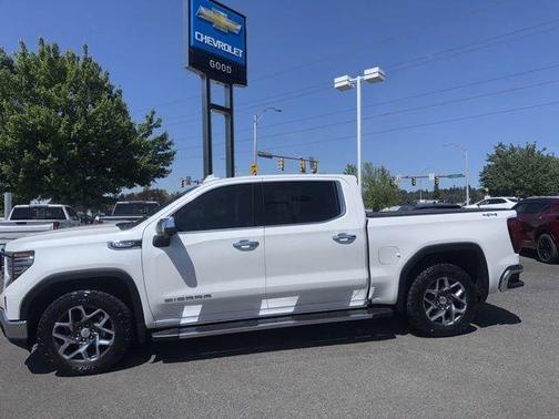 White Frost Tri-Coat 2022 GMC Sierra 1500 SLT