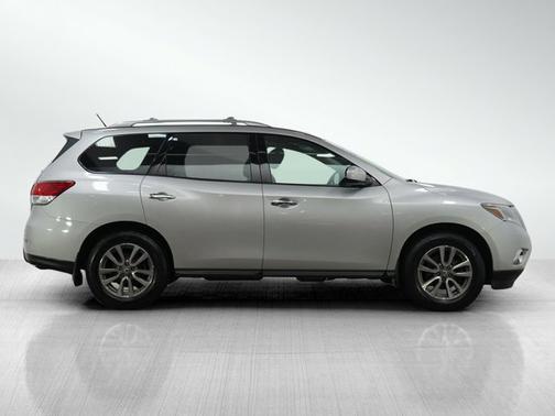 2016 Nissan Pathfinder SV