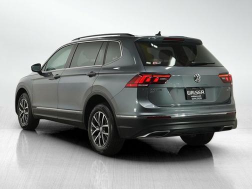 Platinum Gray Metallic 2018 Volkswagen Tiguan 2.0T SE