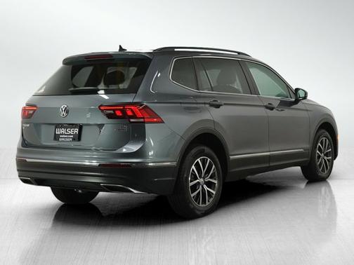 Platinum Gray Metallic 2018 Volkswagen Tiguan 2.0T SE