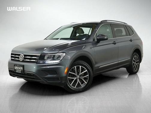 Platinum Gray Metallic 2018 Volkswagen Tiguan 2.0T SE