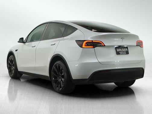 White 2024 Tesla Model Y Long Range