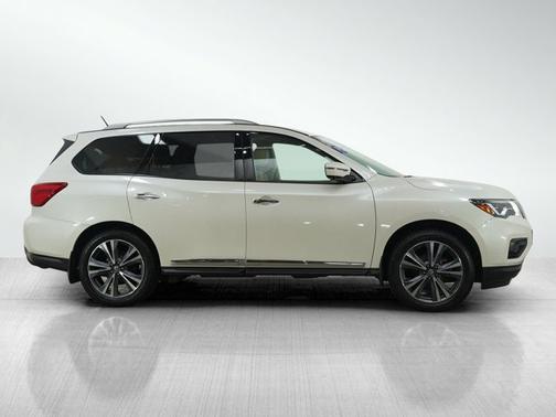 2017 Nissan Pathfinder Platinum