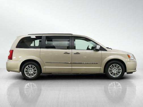 Sandstone 2015 Chrysler Town & Country Touring-L
