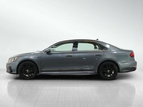 2017 Volkswagen Passat R-Line w/Comfort Pkg