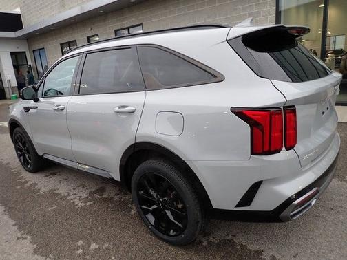 Gray 2023 Kia Sorento SX