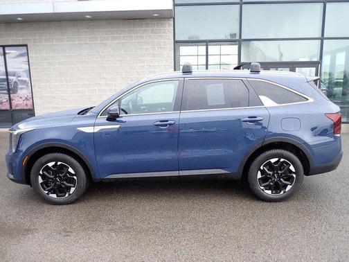 Midnight 2024 Kia Sorento S