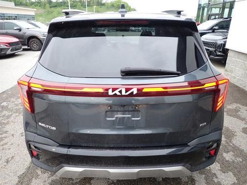 Gray 2024 Kia Seltos EX