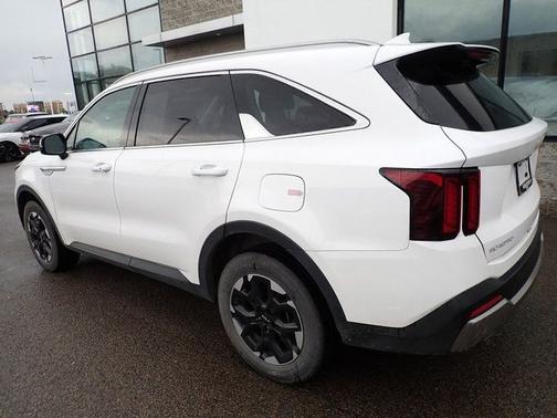 White Pearl 2024 Kia Sorento S