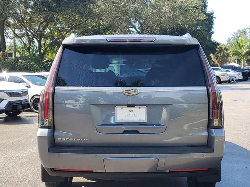 2018 Cadillac Escalade Luxury