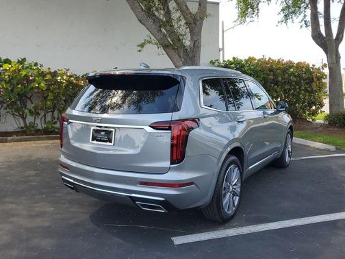 Argent Silver Metallic 2024 Cadillac XT6 Premium Luxury FWD