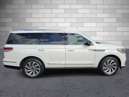 2022 Lincoln Navigator Reserve