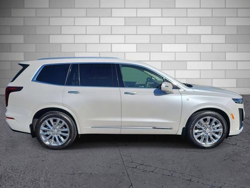 2022 Cadillac XT6 Premium Luxury FWD