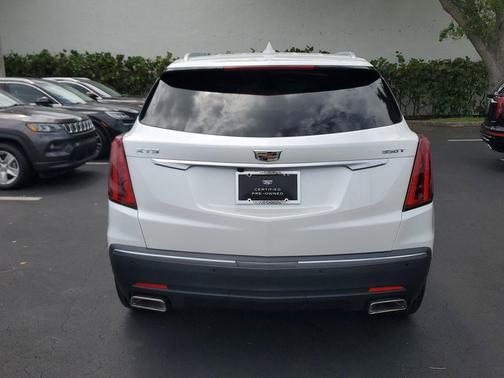 Crystal White Tricoat 2023 Cadillac XT5 Luxury
