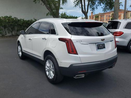 Crystal White Tricoat 2023 Cadillac XT5 Luxury