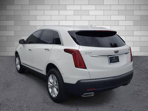 Crystal White Tricoat 2023 Cadillac XT5 Luxury