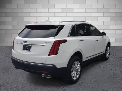 Crystal White Tricoat 2023 Cadillac XT5 Luxury