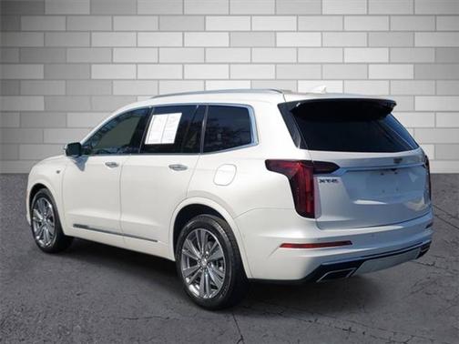 2022 Cadillac XT6 Premium Luxury FWD