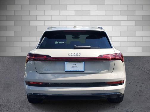2021 Audi e-tron Prestige