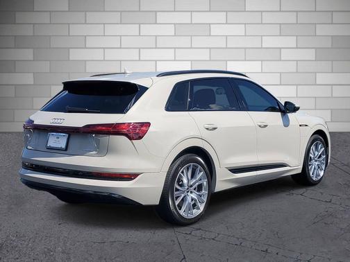 2021 Audi e-tron Prestige