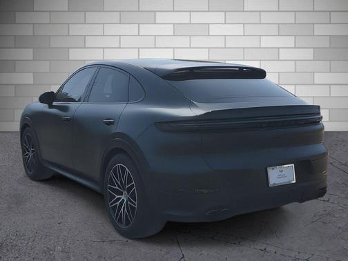 Chromite Black Metallic 2025 Porsche Cayenne GTS