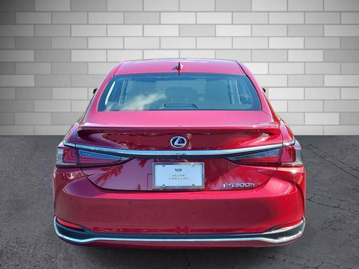 2022 Lexus ES 300h Ultra Luxury