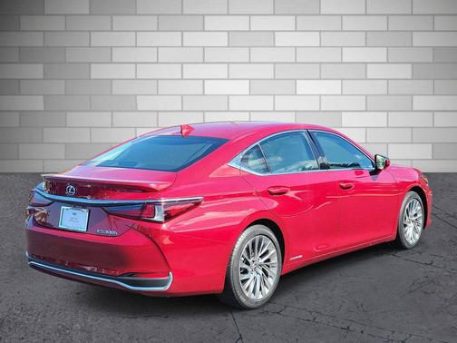 2022 Lexus ES 300h Ultra Luxury