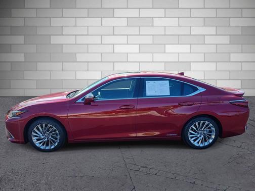 2022 Lexus ES 300h Ultra Luxury