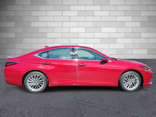 2022 Lexus ES 300h Ultra Luxury