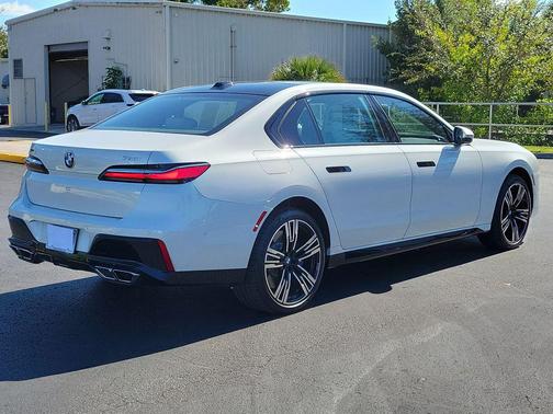 2024 BMW 760 xDrive