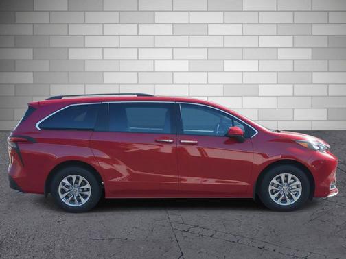 2025 Toyota Sienna XLE