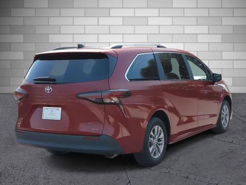 2025 Toyota Sienna XLE