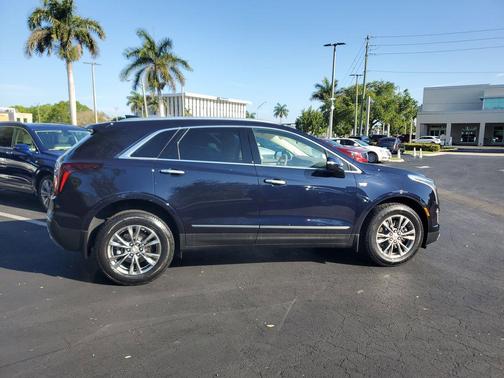 Dark Moon Blue Metallic 2021 Cadillac XT5 Premium Luxury