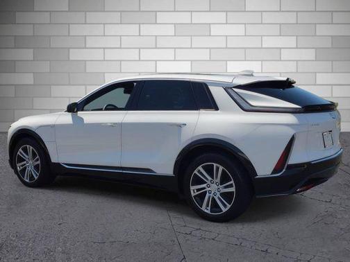 Crystal White Tricoat 2024 Cadillac LYRIQ Tech