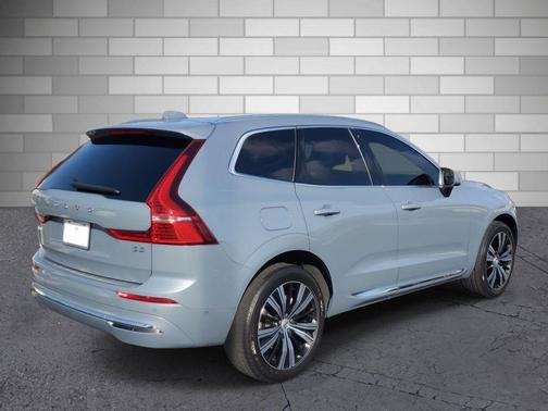 2023 Volvo XC60 B5 Plus Bright Theme