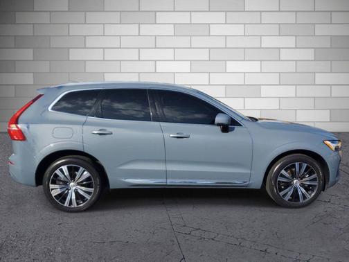 2023 Volvo XC60 B5 Plus Bright Theme