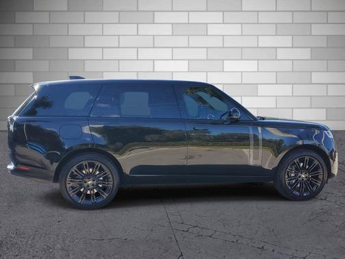 2025 Land Rover Range Rover P400 SE 7 Seat