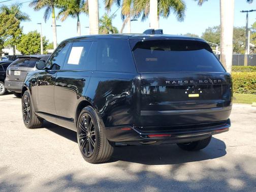 2025 Land Rover Range Rover P400 SE 7 Seat