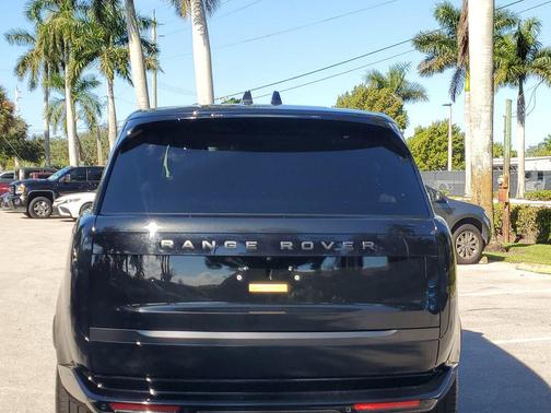 2025 Land Rover Range Rover P400 SE 7 Seat