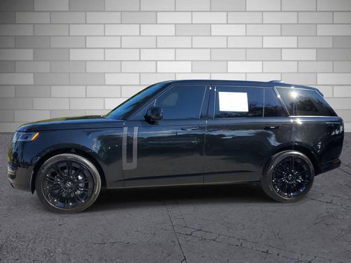 2025 Land Rover Range Rover P400 SE 7 Seat