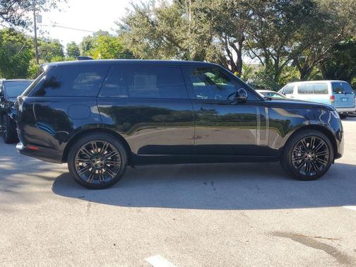 2025 Land Rover Range Rover P400 SE 7 Seat