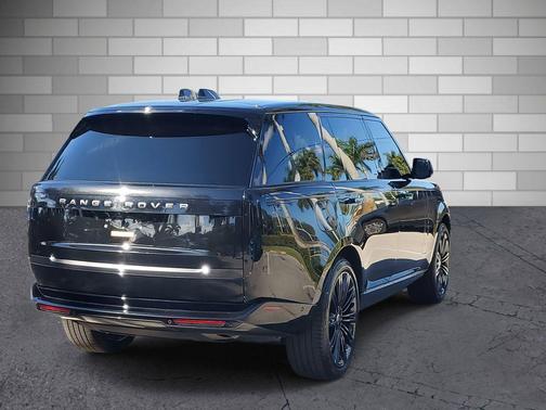 2025 Land Rover Range Rover P400 SE 7 Seat
