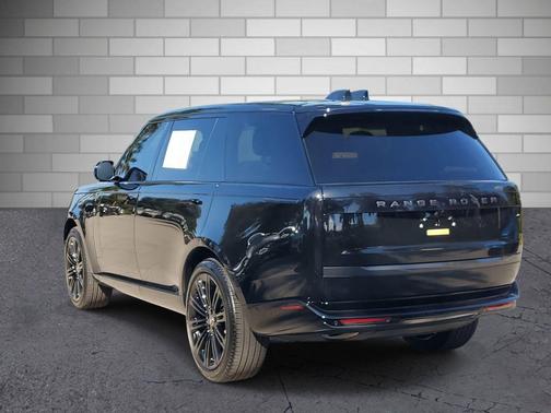 2025 Land Rover Range Rover P400 SE 7 Seat