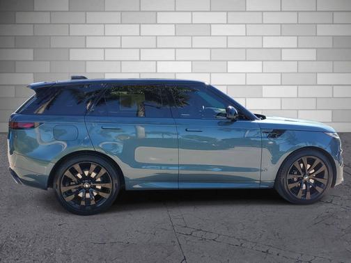 2025 Land Rover Range Rover Sport SE