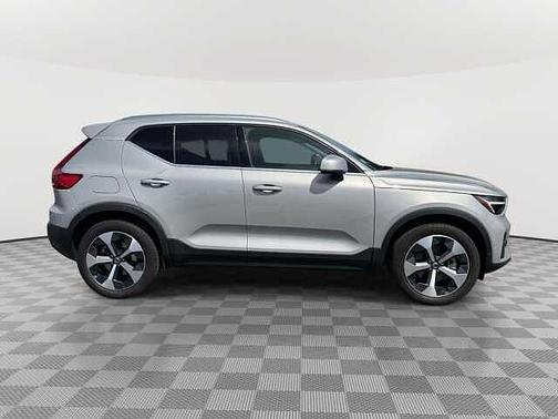 Silver Dawn 2025 Volvo XC40 Plus