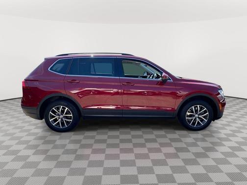 Cardinal Red Metallic 2019 Volkswagen Tiguan 2.0T SE